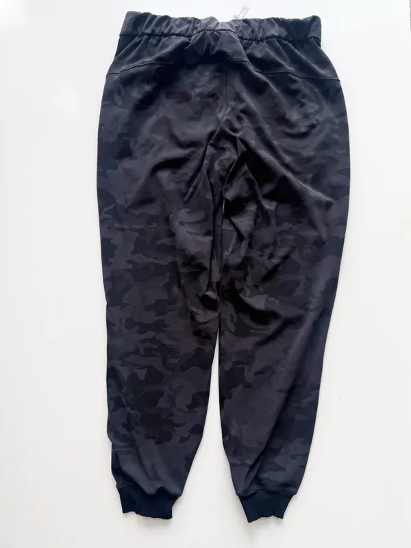 lululemon On the Fly Jogger 28"- Heritage 365 Camo Deep Coal Multi Size 8 - Image 6