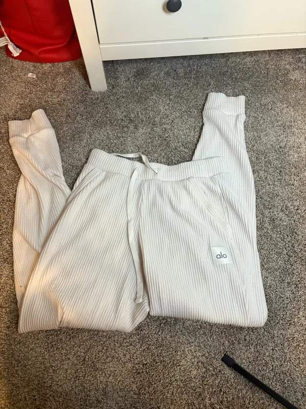 Alo Yoga Muse Hoodie Cropped Ribbed Sweatshirt and pants - Image 9