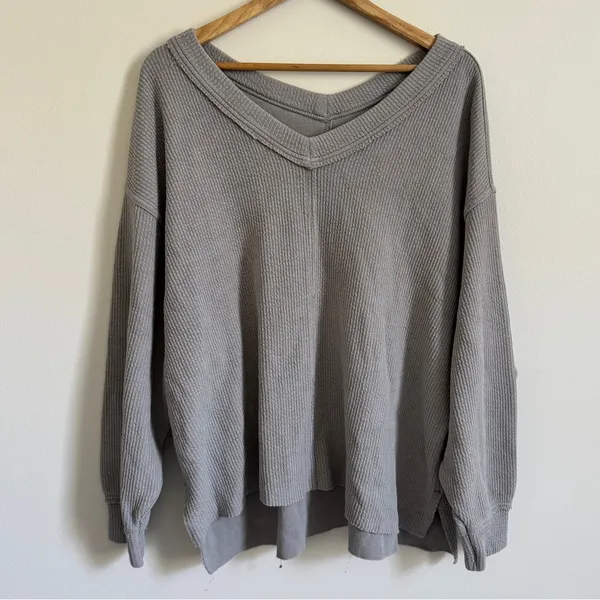 Aerie Wonder Textured V-Neck Sweater Size Medium Gray Ribbed Oversized - Image 2