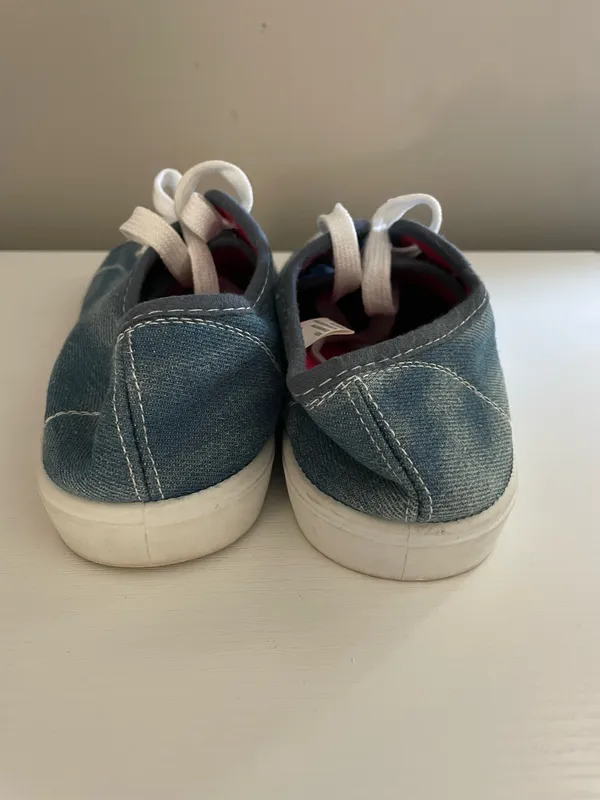 Woman’s blue and white sneakers size 9 - Image 3