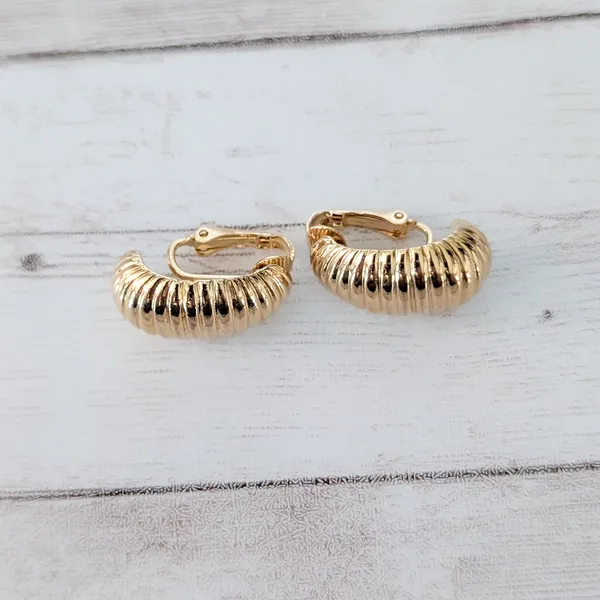 Vintage Clip On Earrings Stylish Chunky Large Statement Gold Tone Corrugated - Image 3
