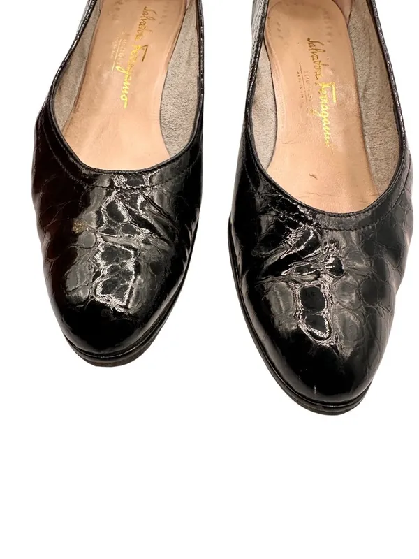 Salvatore Ferragamo Size 8.5 Black Croc Embossed Faux Leather Wedge Flats - Image 6