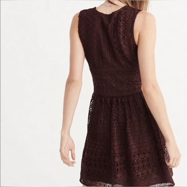 Abercrombie‎ & Fitch Burgundy Crochet Sleeveless V-Neck Spring Dress Size 2 - Image 3