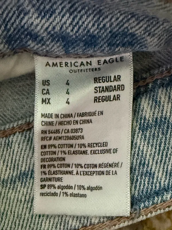 American Eagle Distressed Jeans - Image 5