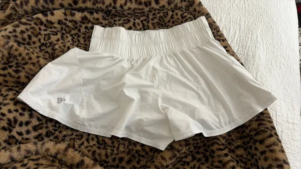Aritzia golden lined shorts White Size 2 - Image 4