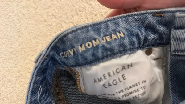 American Eagle Curvy Mom Jeans Stretch - Image 2