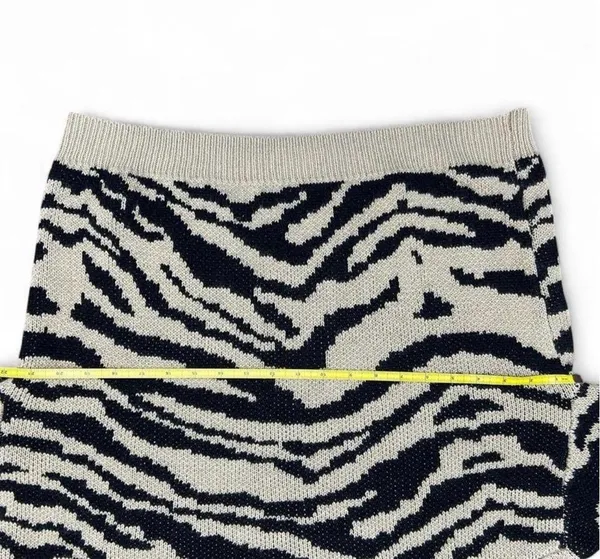 SheIn Women’s Zebra Stripe Sweater Medium Drop Shoulder Long Sleeve Tan Black Acrylic - Image 2