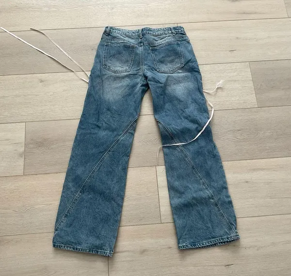 Edikted Low-Rise Jeans - Image 3