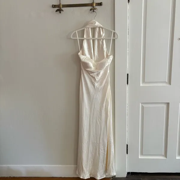 NWT Selfie Leslie Damsel Reverse Halter Maxi Dress Oyster - Image 5