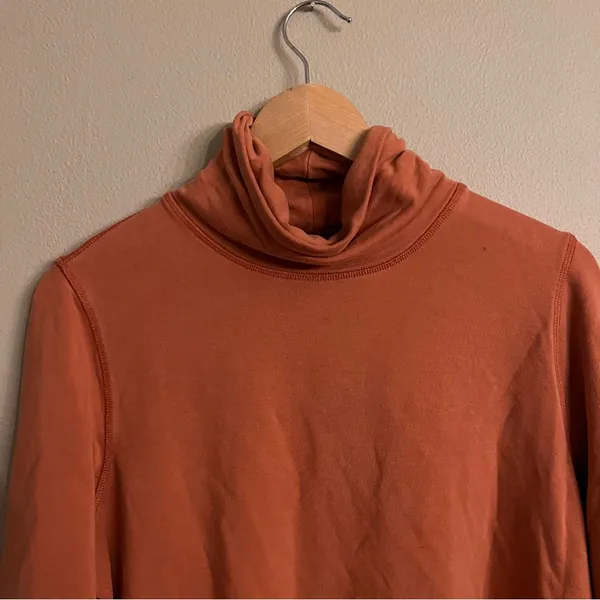ATHLETA Nirvana Cropped‎ Turtleneck - Image 5