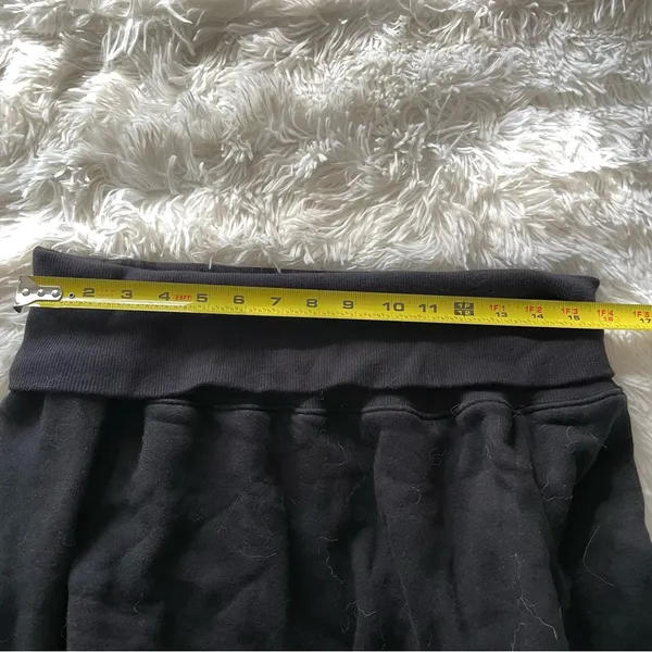 Good American black off the shoulder sweatshirt - Image 2