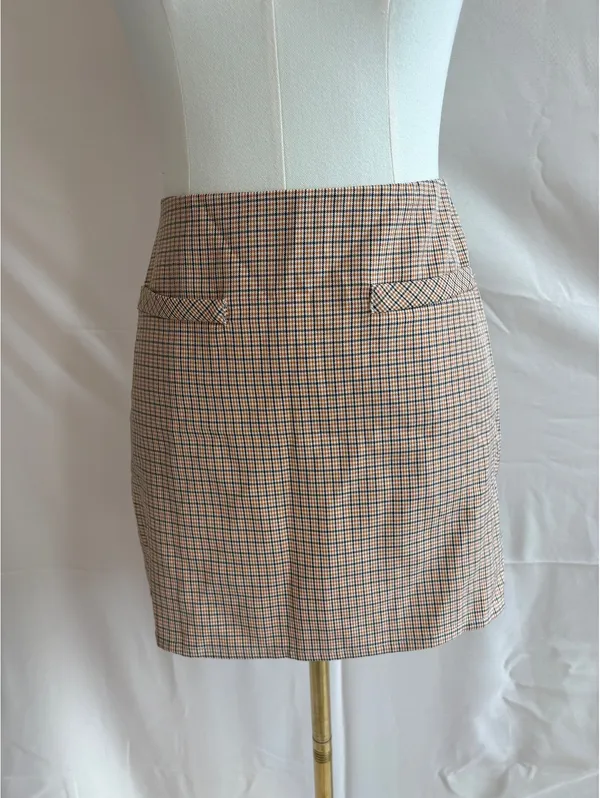 Altard State Women's Small Plaid Mini Skirt with Front Pockets - Image 3