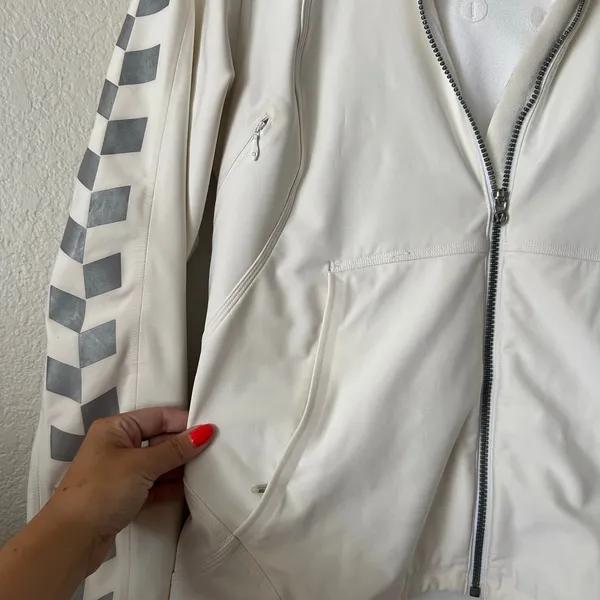 Lululemon Slim Fit Feelin' Frosty Softshell Running Jacket White Size 8 - Image 11