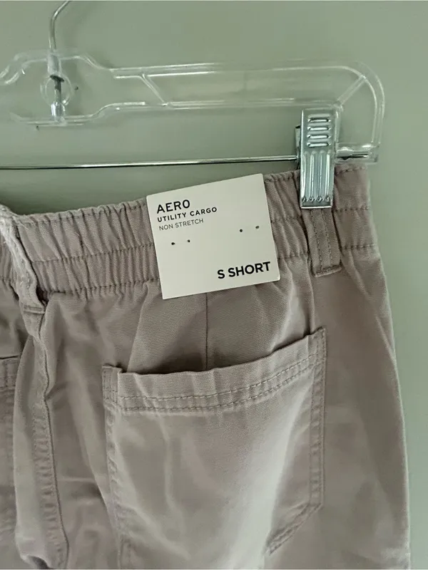 Aeropostale Wide Leg Cargo Pants in Light Taupe small/short - Image 3