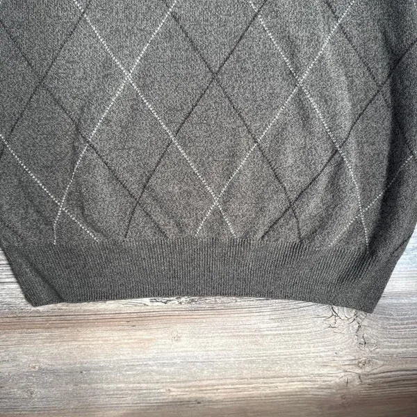 Geoffrey Beene Extra Soft Argyle  V-Neck Sweater Vest. - Image 4