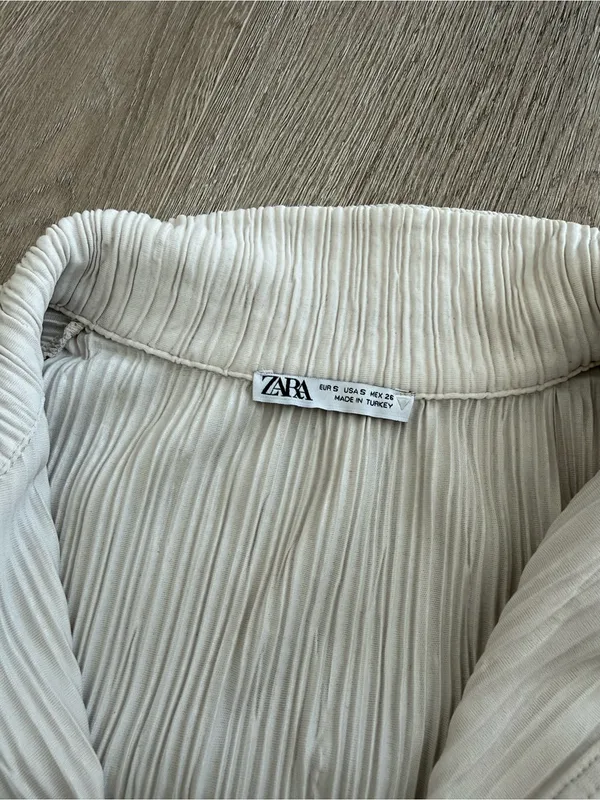 Zara Cream Pleated Sleeveless Top with Collar - Image 2