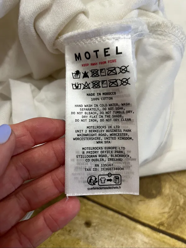 Motel Rocks White Relaxed Wide Legs Jeans with Raw Hem Size 28 - Image 5