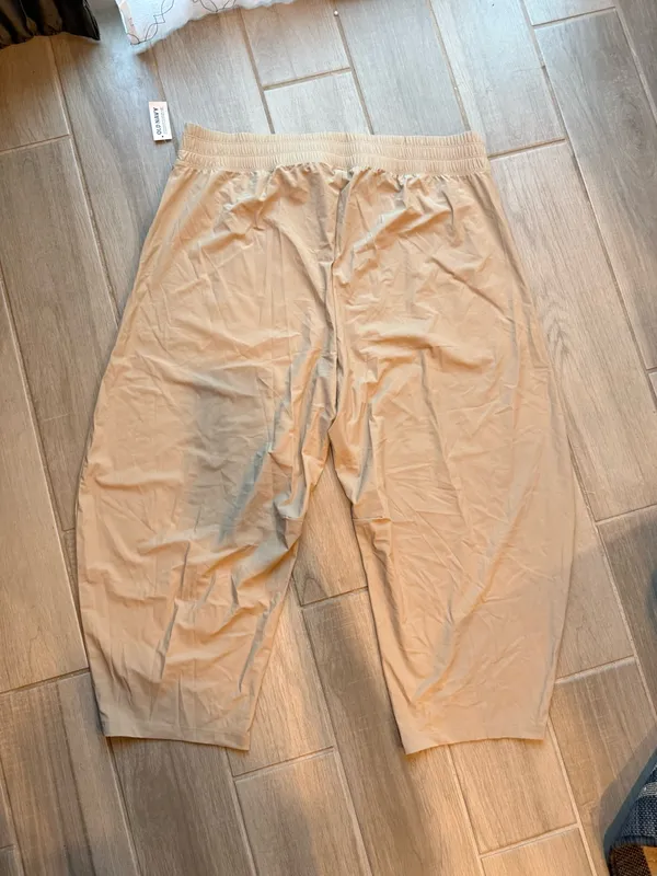 Old Navy Beige Wide-Leg Cropped Pants - Image 5