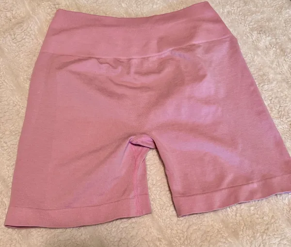 Pink workout shorts - Image 2
