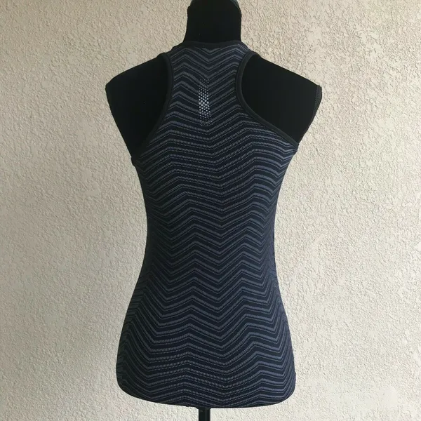 Athleta Womens Tank Top Size XS Black Gray Finish‎ Fast Chevron Print Ruched - Image 3