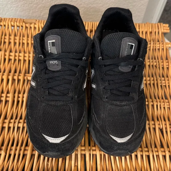 New Balance 990 v5 Black and Gray Athletic Shoes - Image 2