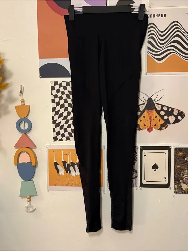 Victoria’s Secret PINK Ultimate Black Mesh Leggings – Size XS - Image 4