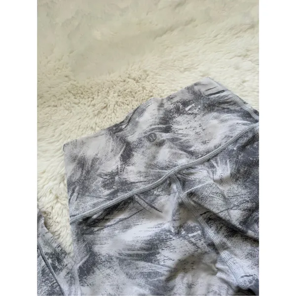 Lululemon High-Waist Feather Pattern Luxtreme Leggings 4 - White Grey - Image 4
