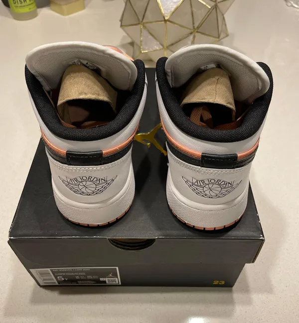 Air Jordan 1 Low - Image 8