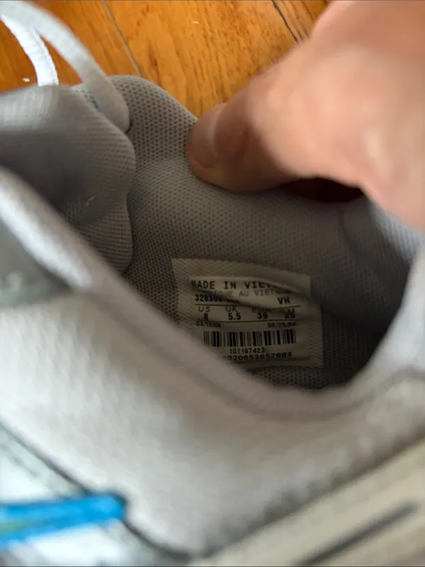 Nike Women's White and Gray Sneakers with Blue Swoosh - Image 7