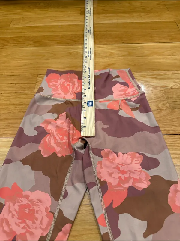 Offline by aerie floral camo goals high waisted 7/8 leggings size small . - Image 6