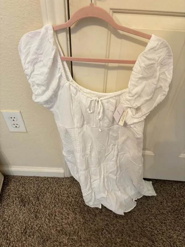 White Hollister romper - Image 2