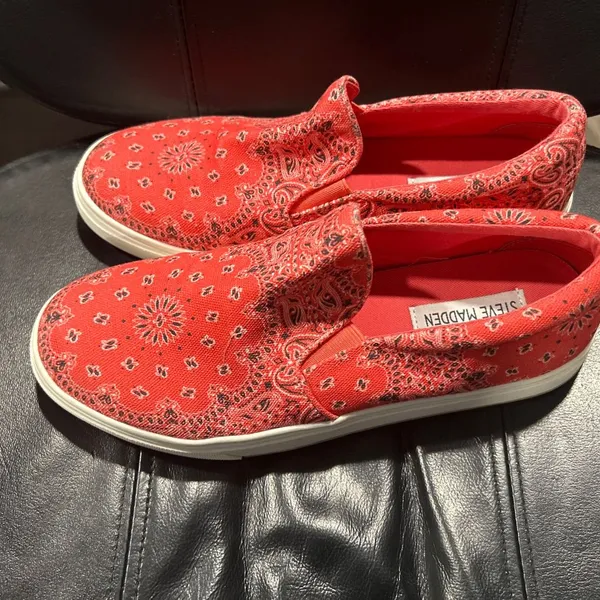 Steve Madden Red Patterned Slip-On Shoes - Image 4