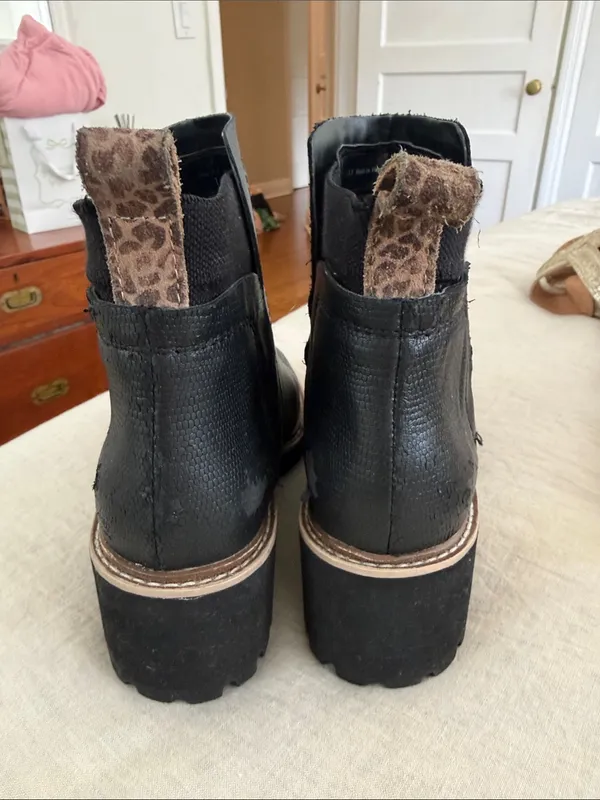 Dolce Vita Black Leather Chelsea Ankle Boots with Leopard Pull Tabs - Image 2