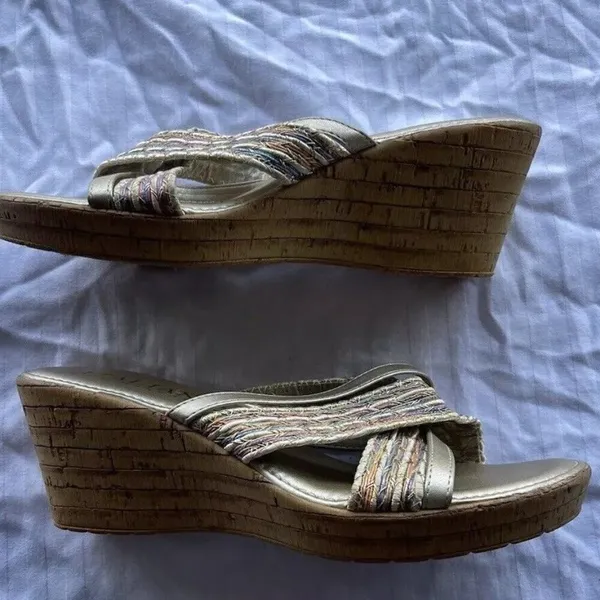 Italian Shoemakers Women’s Size 8 Brown Fabric Wedge Sandals Slip On 3” Heel - Image 4