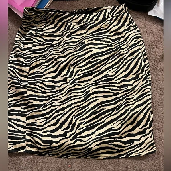 NWT sincerely Jules zebra print‎ skirt M - Image 5