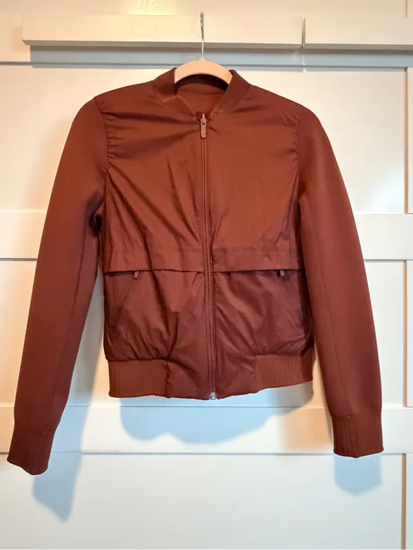 Lululemon Down & Around Bomber (Reversible)
Dark Cedar. size 4 - Image 4