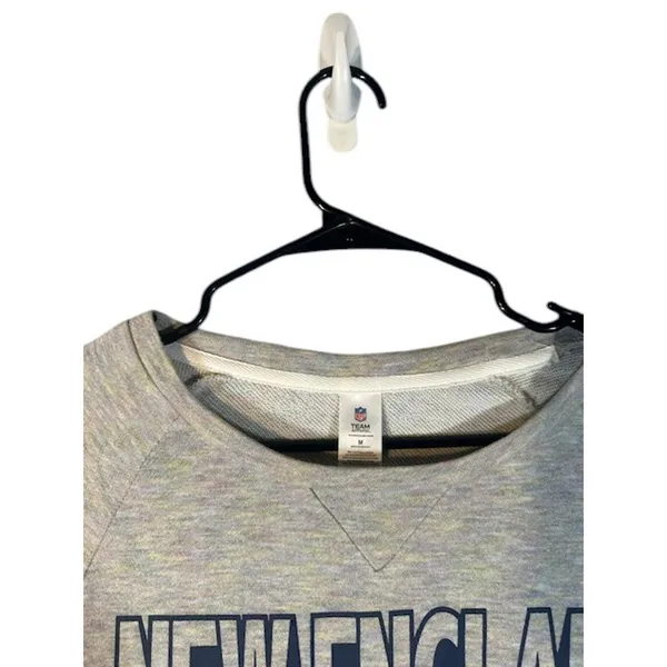 NFL Women’s Gray New England Patriots Long Sleeve Football T-Shirt Size Medium - Image 5