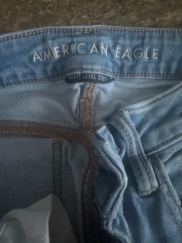 American Eagle Jeans Ripped - Image 2