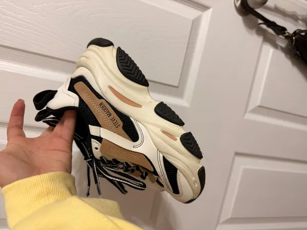 Steve Madden Sneakers - Image 3