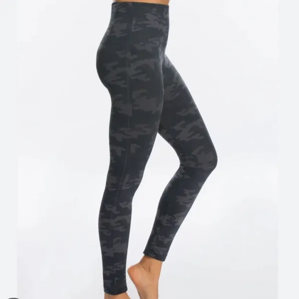 Like New SPANX Look At Me Now Camo Leggings Size Large - Image 2