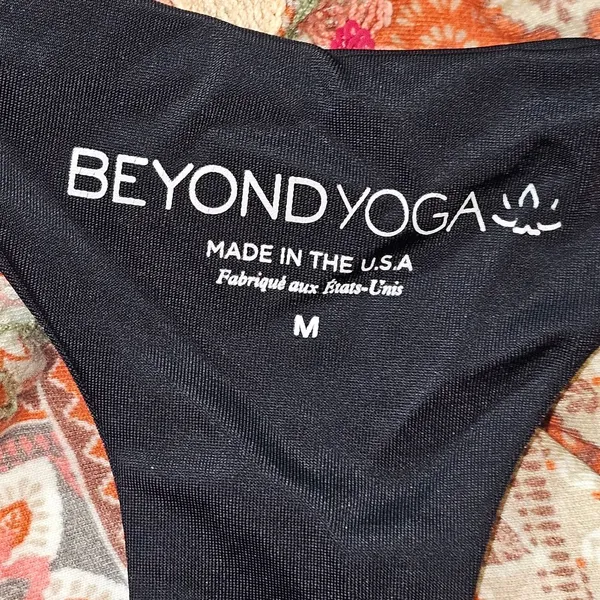 Beyond Yoga Womens Black Silver Side Design Cropped Tank Top Medium‎ - Image 4