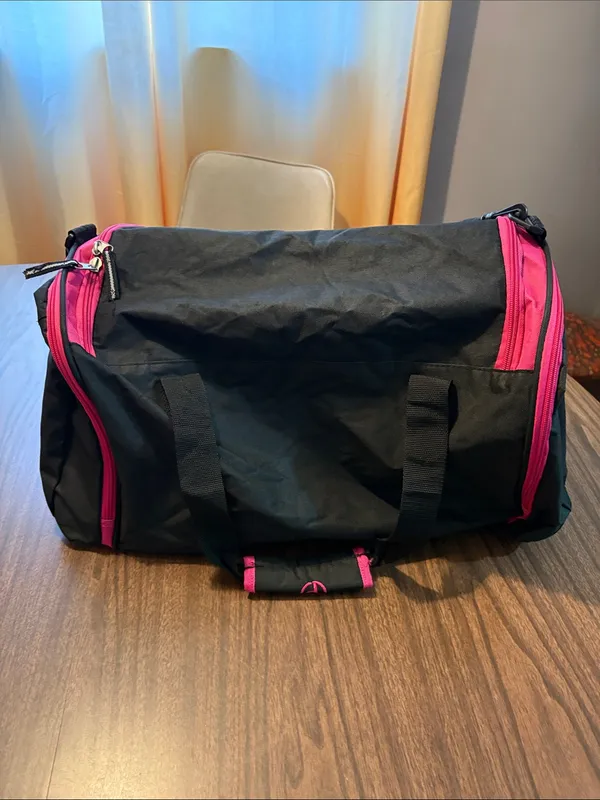 Protege Black and Magenta Duffel Bag - Image 2