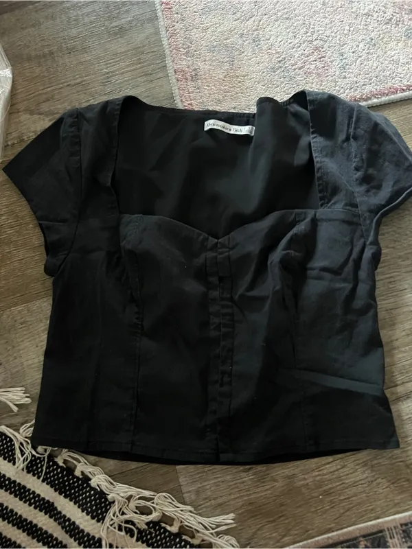 Abercrombie Black Short Sleeve Sweetheart Crop Top - Image 3