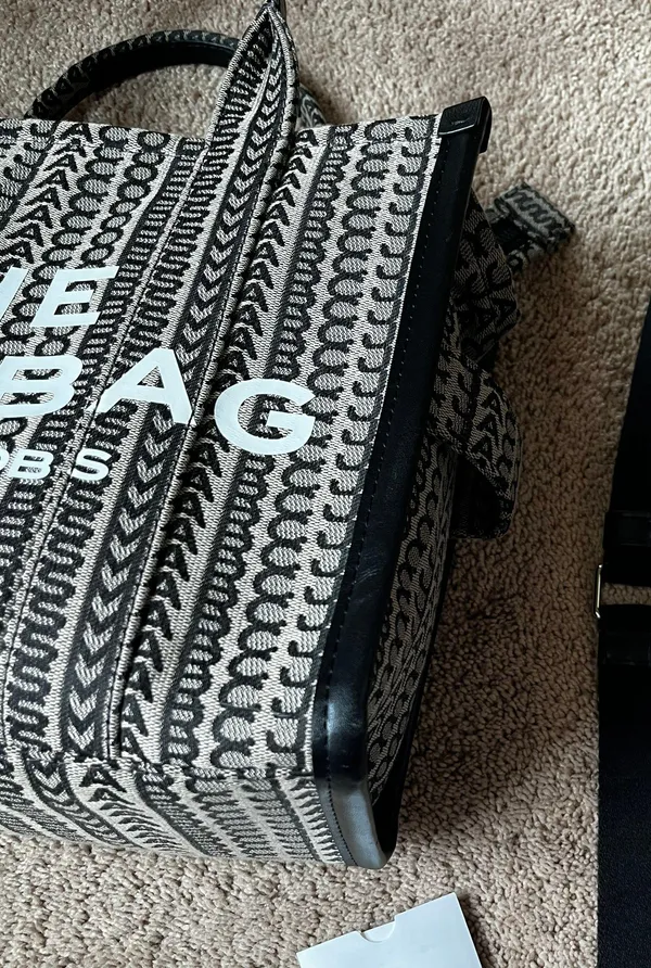 Marc Jacobs Tote - Image 11