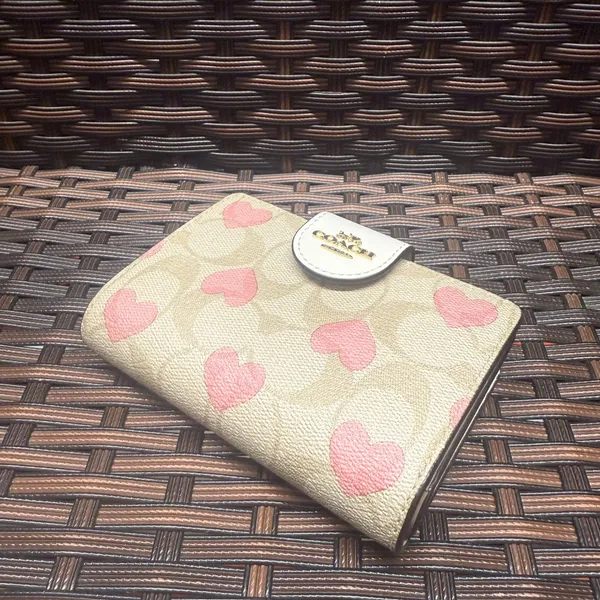 coach Medium Corner Zip Wallet In Signature Canvas With Heart Print cq146 - Image 5