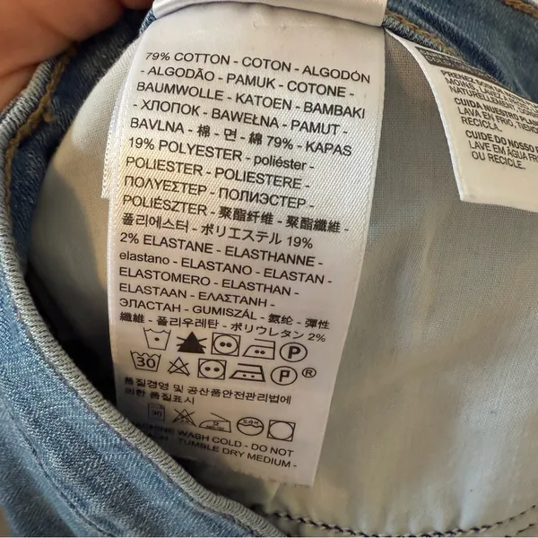 Levi’s Lightwash Bow Hem Jeans Size 6 or 28” - Image 11