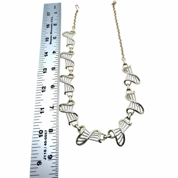 Vintage Gold Tone Sculptural Twisted Ribbon Link Statement Necklace - Image 6