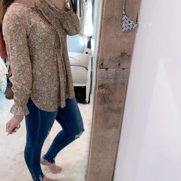 LOFT floral top size medium - Image 3