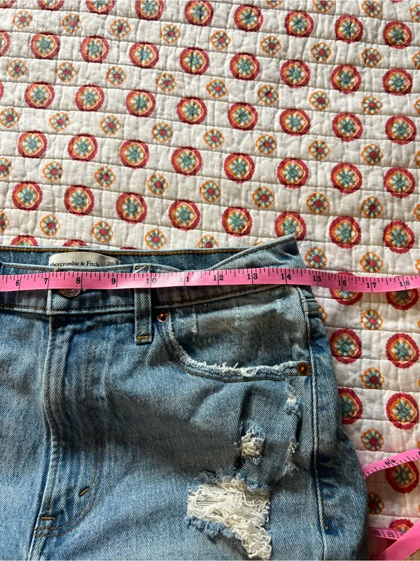 Abercrombie & Fitch High Rise Mom Jean Shorts size 8 / 29 - Image 4