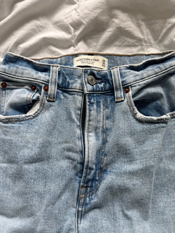 Abercrombie Jeans - Image 2